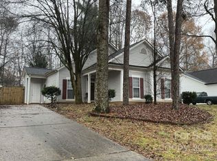 7813 Pence Pond Ln, Charlotte, NC 28227