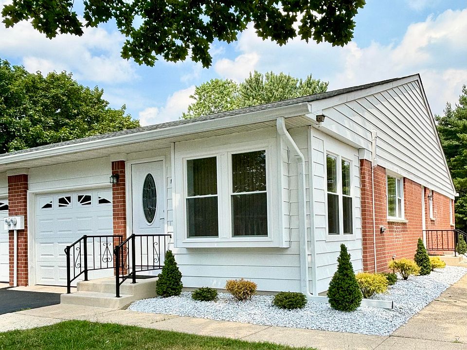 1st image of 13 Yorktowne Parkway #B