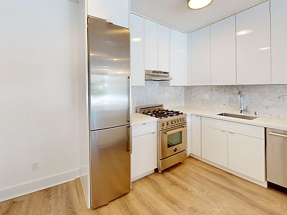 3rd image of 2355 Scott St APT 1