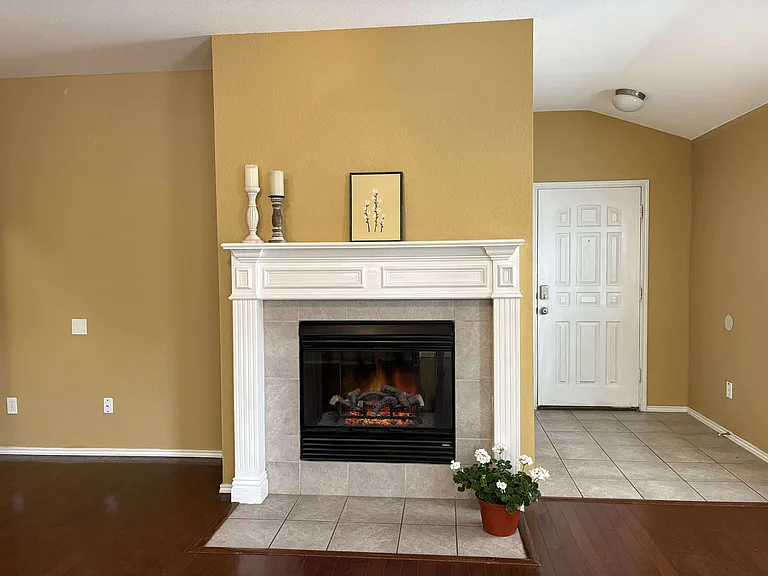 209 Moonlight Dr — Photo 8