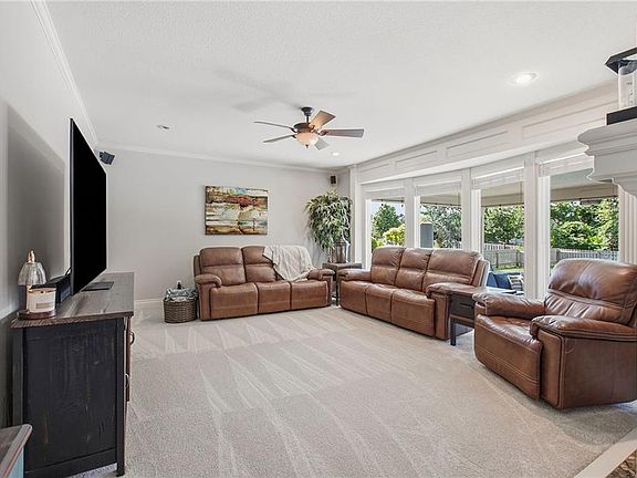 5th image of 1625 NE Shadow Valley Dr