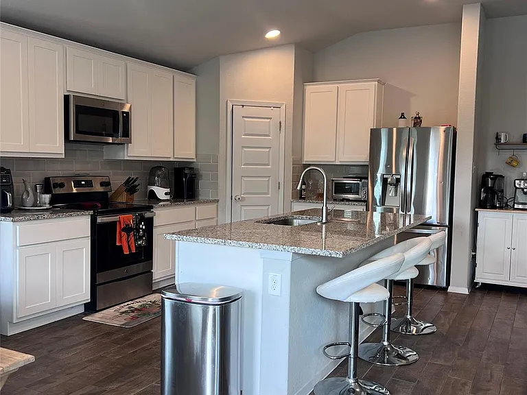3704 Allegiance Ave — Photo 2