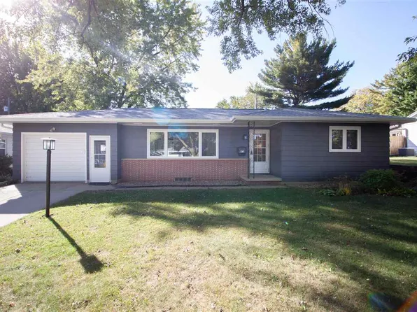 812 Loretta Ave, Waterloo, IA 50702
