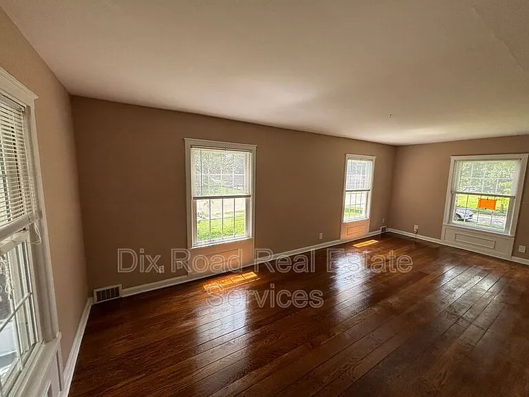 502 N Dick Ave — Photo 8