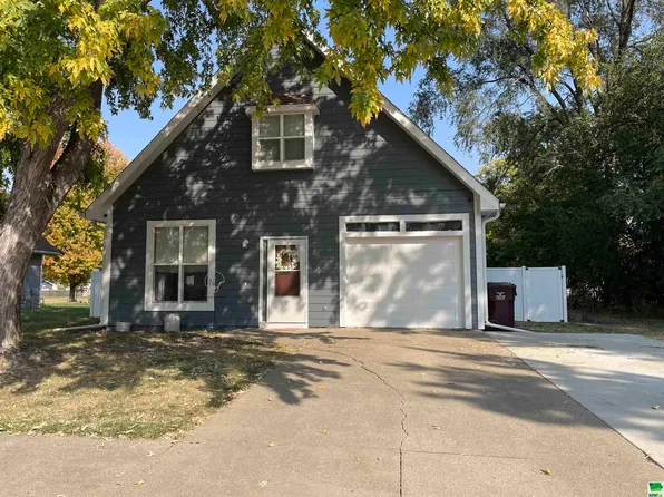 313 W 5th St, South Sioux City, NE 68776