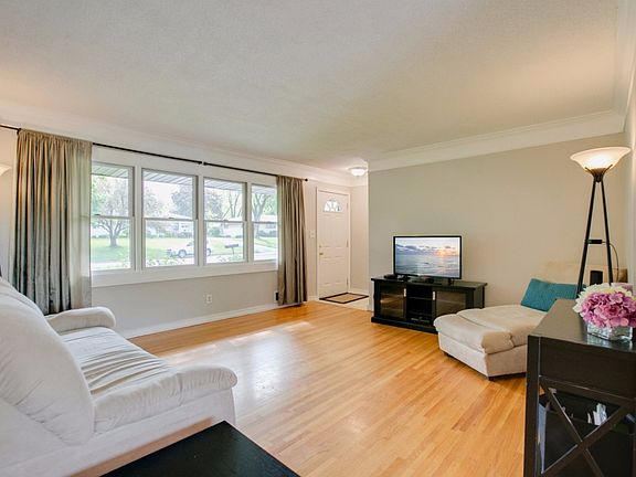 5th image of 2705 Farrington St