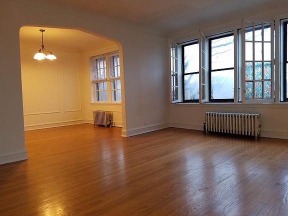 3rd image of 1643 W Touhy Ave APT G