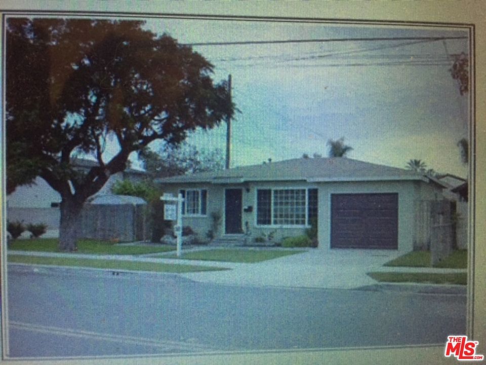 2nd image of 1073 Walnut St