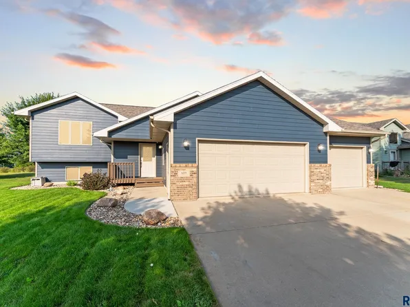 609 Emmett Trl, Harrisburg, SD 57032