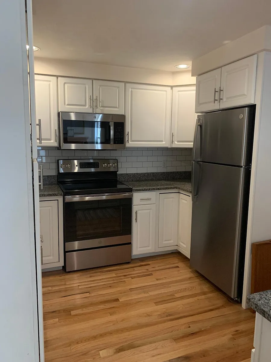 Brand, new microwave fridge raider stove dishwasher - 9 Kensington Dr