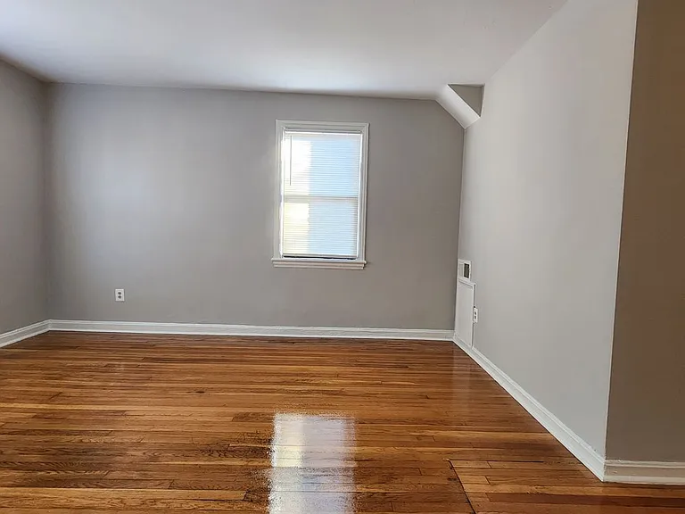429 Burbank St SE — Photo 6