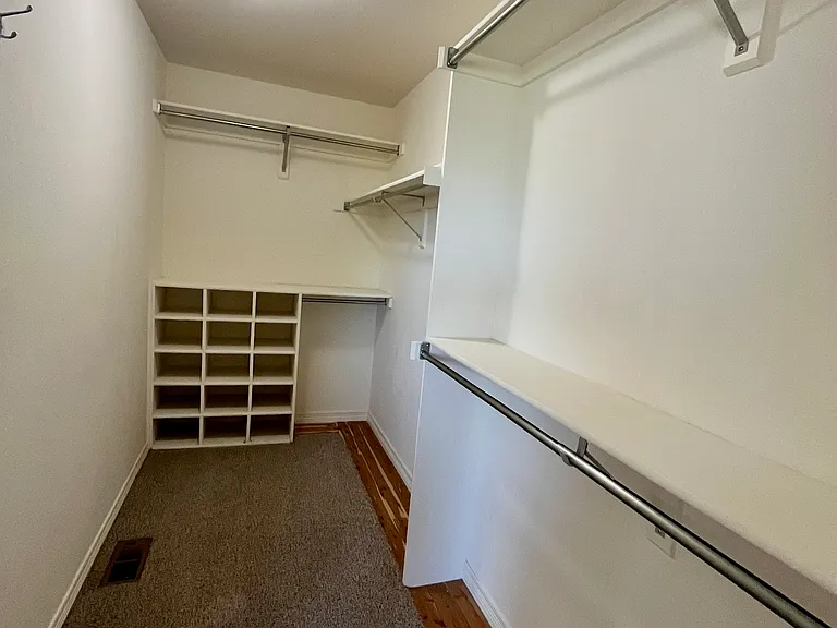 10046 Gwendelyn Ln — Photo 20