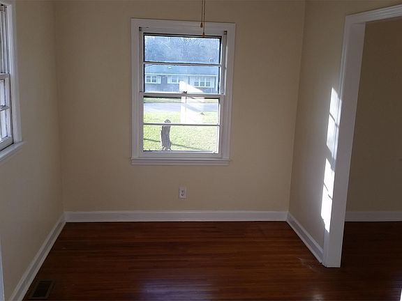 3rd image of 502 Beechwood Cir
