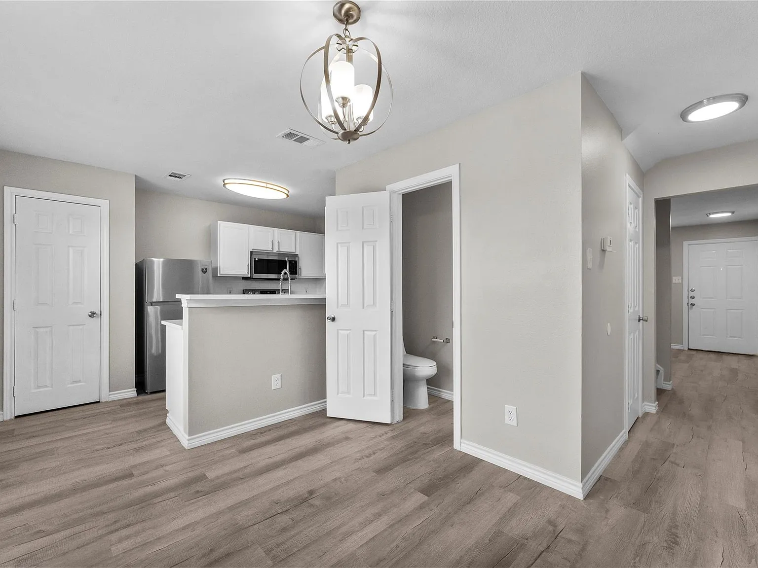 2 bed, 2.5 bath, 1272 sqft, $1,800 — Photo 3
