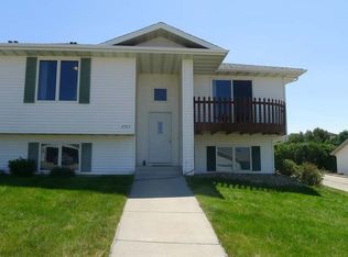 2505 Hoover Ave, Bismarck, ND 58501