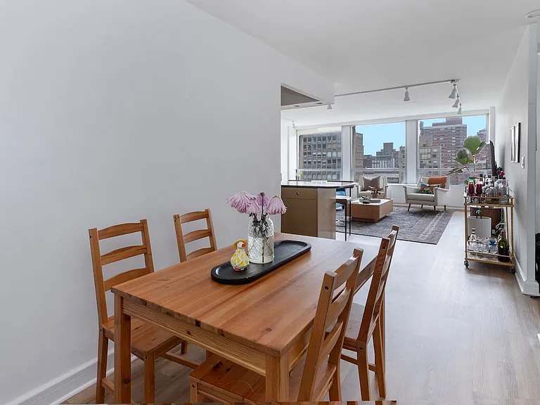 300 E 33rd St #18P — Photo 4