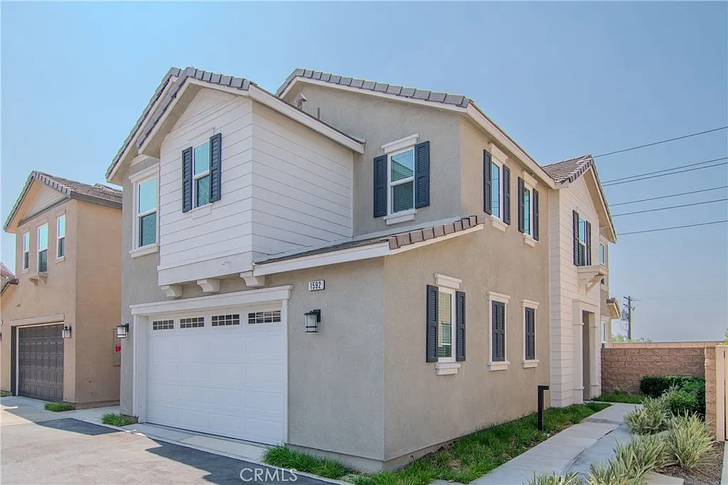 3 bed, 2.5 bath, 1719 sqft, $3,400 — Photo 1