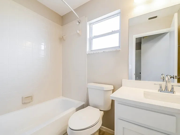 605 45th St E — Photo 15