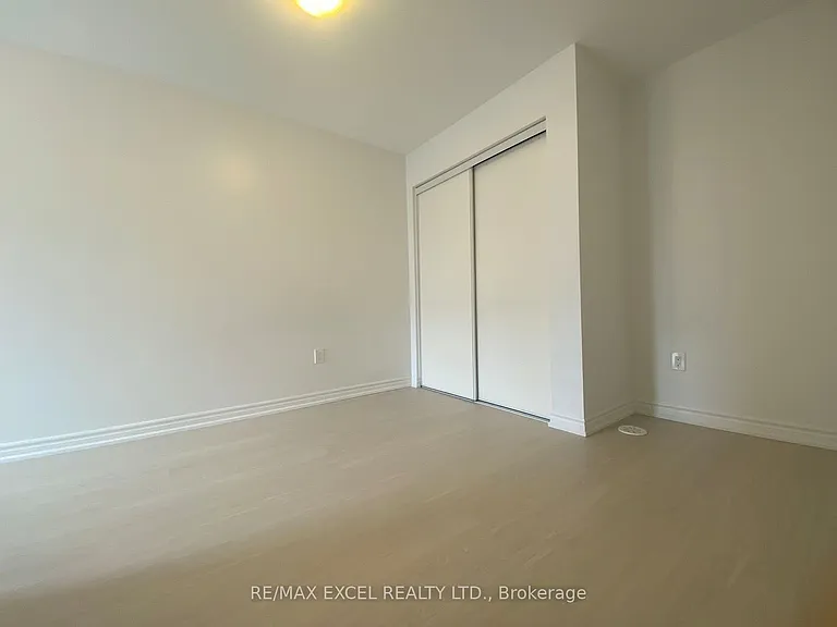 15 Heron Park Pl #5 — Photo 40