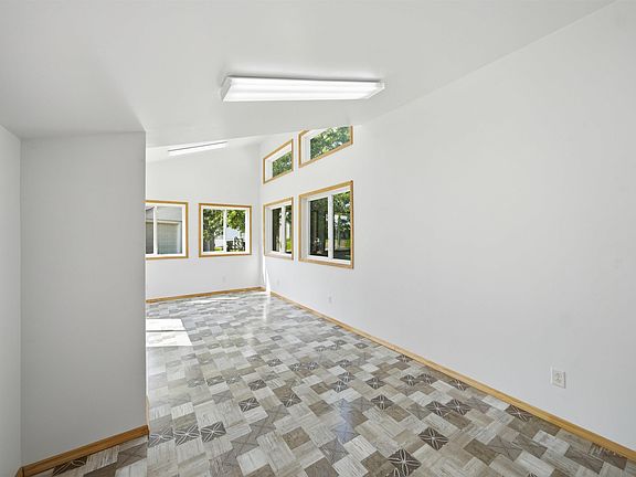 4th image of 410 Pekin Ave