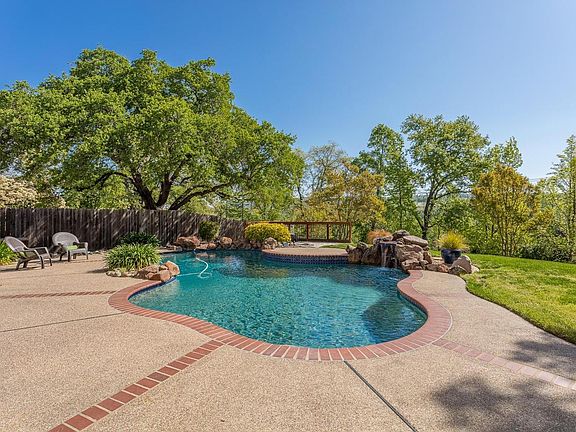 2nd image of 4561 Beechwood Dr