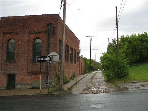 5th image of 594 River St