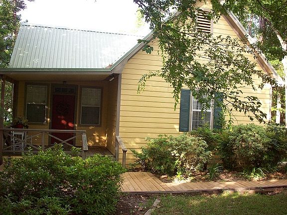 2nd image of 141 Kings Cir