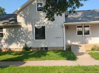 1007 N Main St, Wood River, NE 68883