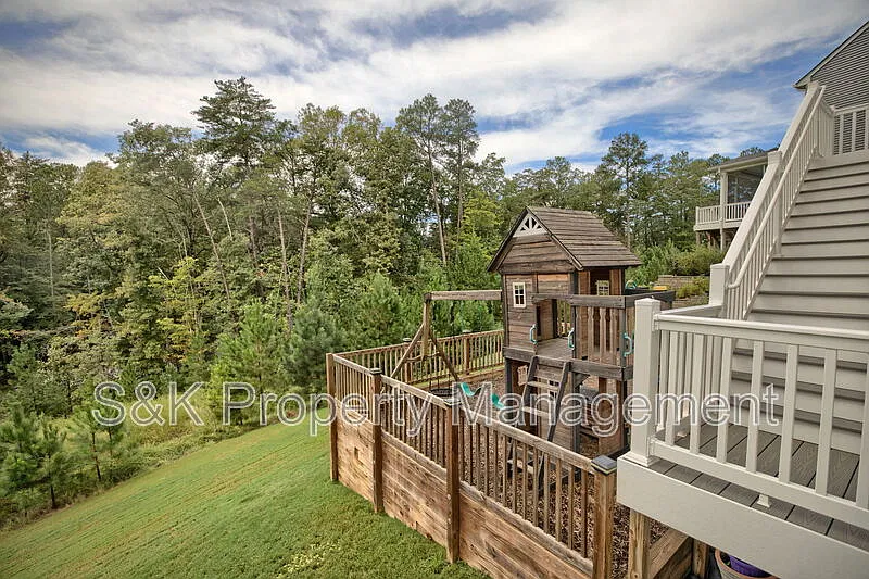6 bed, 5.0 bath, 4413 sqft, $3,750 — Photo 3