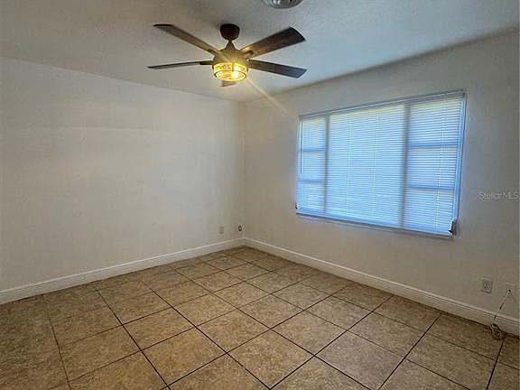 5th image of 930 Emerald Dr