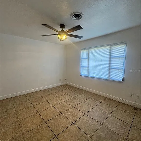 930 Emerald Dr — Photo 5