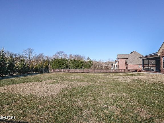 5th image of 1417 Edenbridge Dr