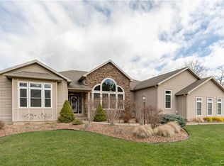 5544 Golden Heights Dr, Fayetteville, NY 13066