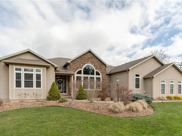 5544 Golden Heights Dr, Fayetteville, NY 13066