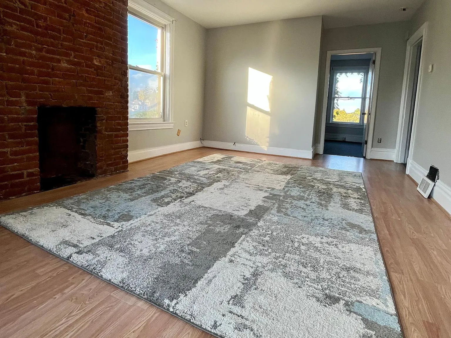 947 Deely Street — Photo 2