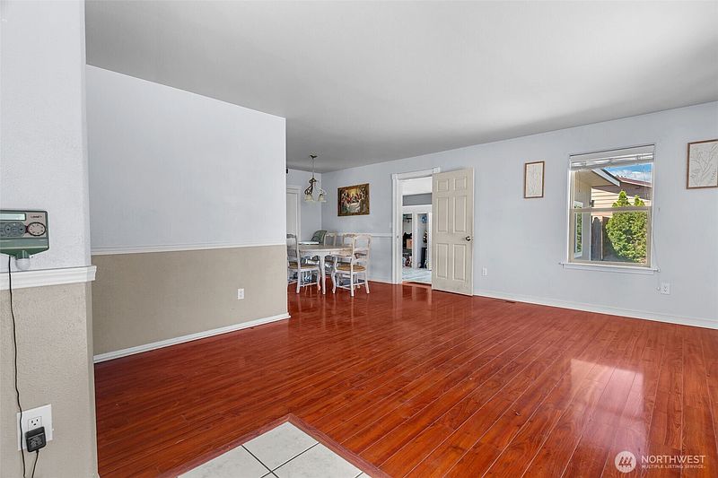 4th image of 604 Bramble Avenue
