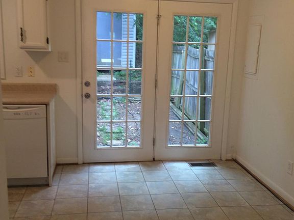 2nd image of 252 Orchard St
