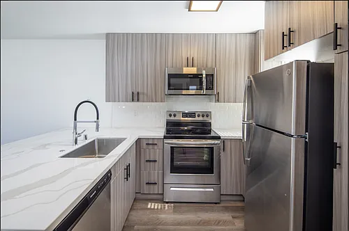 Gorgeous huge units in premier location! ASK ABOUT OUR MOVE-IN SPECIALS!! Photo 1