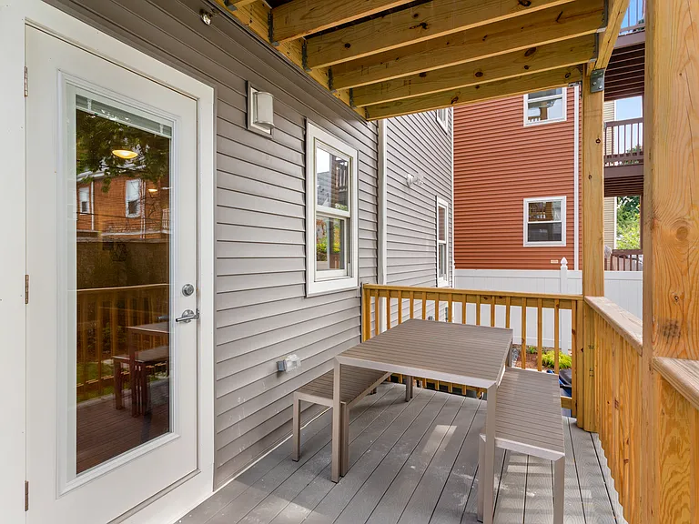 1047 Saratoga St #1 — Photo 15