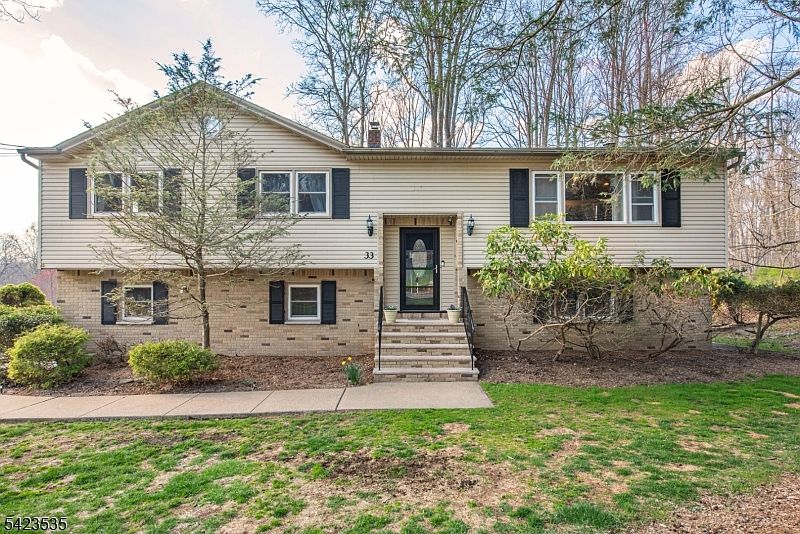 1st image of 33 Lawrence Rd