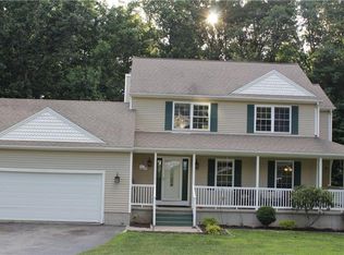 2 Wolf Ridge Gap, Ledyard, CT 06339