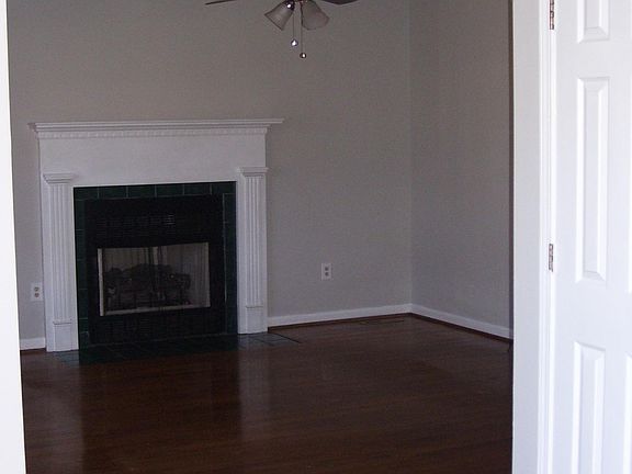 5th image of 4 Wilshire Dr
