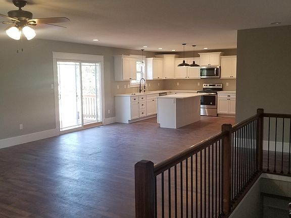 2nd image of 901 Tyler St