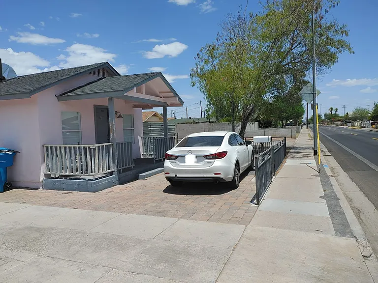1118 E Roosevelt St #A — Photo 2