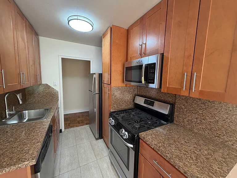 71st Cres — Photo 3