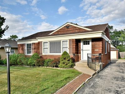 679 S Berkley Ave, Elmhurst, IL, 60126