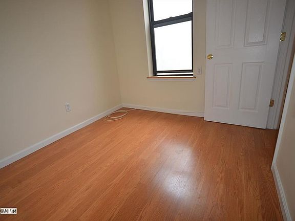 4th image of 3432 44th St #1R