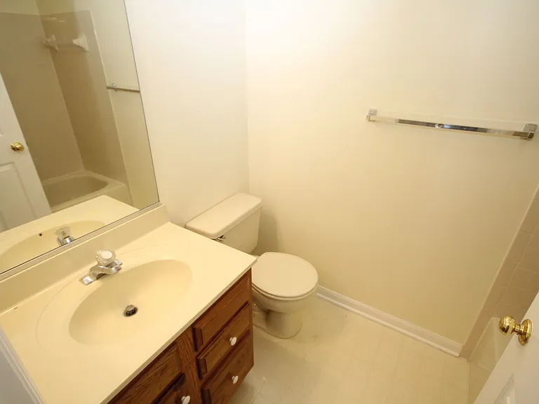 1002 Jessicas Ct #J — Photo 17