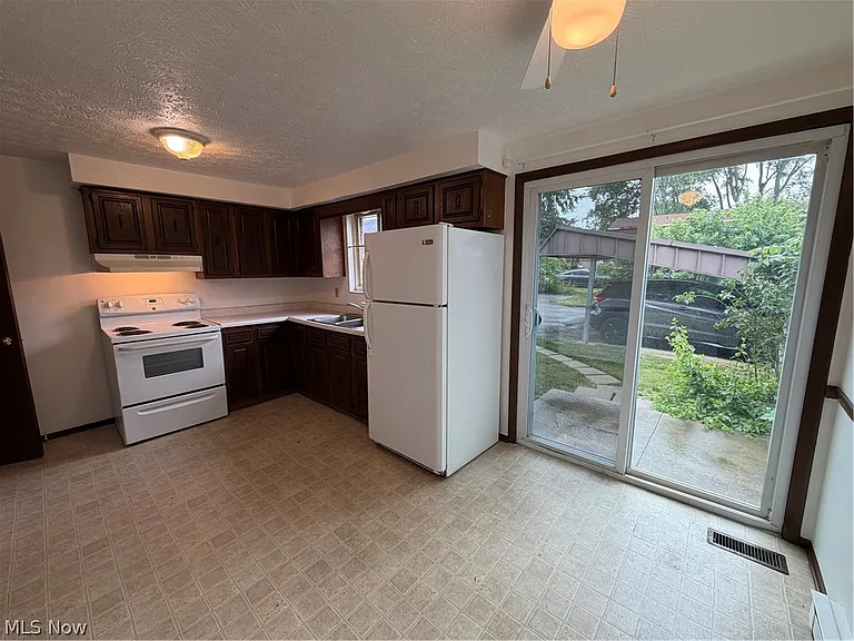 7317 Seymour St NW — Photo 8
