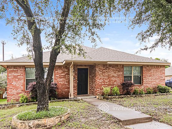 3rd image of 3878 Pinebluff Ln